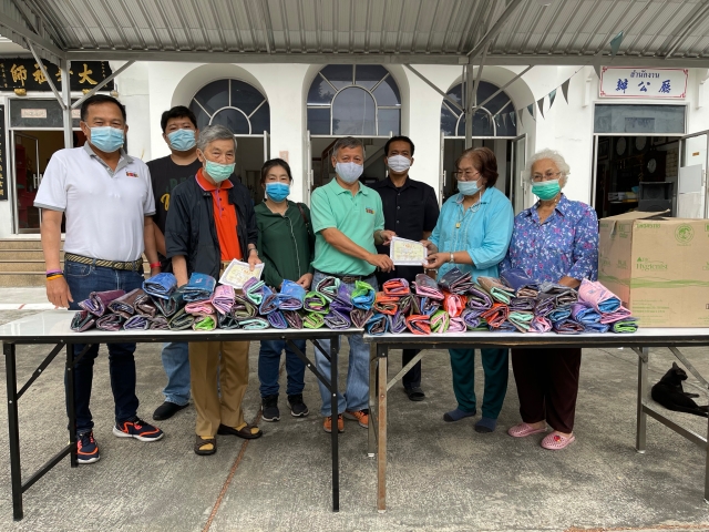 The management and staff members of Pimai Salt Co., Ltd. have organized the social activity related to food serving (lunch), money and consumable items donated as the New Year gifts 2021