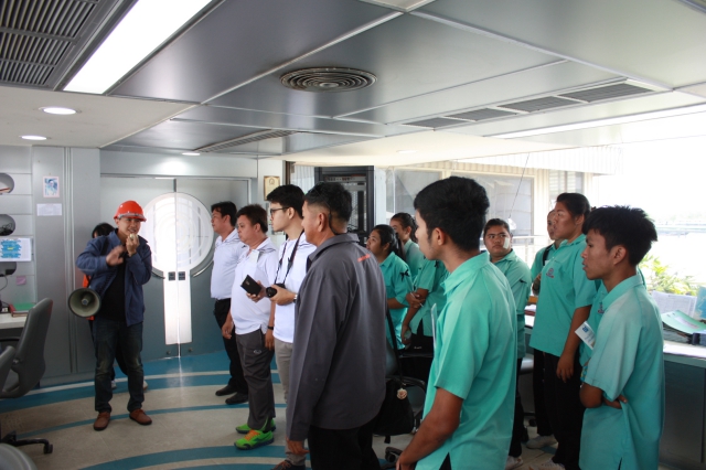 คณาจารย์และนักเรียนโรงเรียนโนนไทยคุรุอุปถัมภ์ 2 (จำนวน 27 ท่าน) เข้าเยี่ยมชมกระบวนการผลิตเกลือและการบริหารจัดการโรงงาน